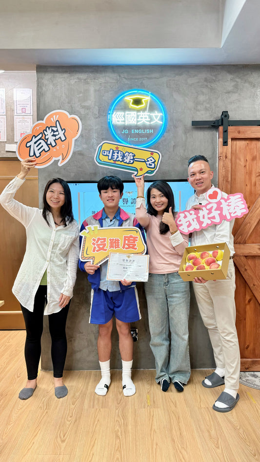 🎉🎓 恭喜Yoyo畢業啦!在經國英文小班教學112下新興高中高三獲得模範學生獎