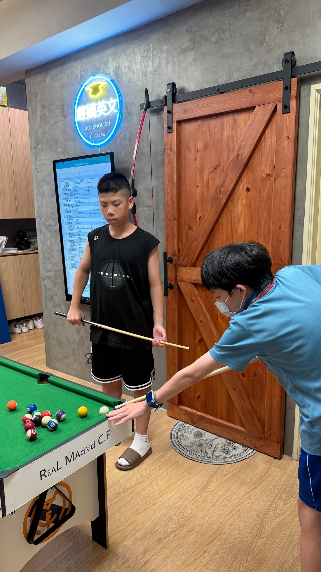 學習路上好麻吉，下課切磋好球藝！😎